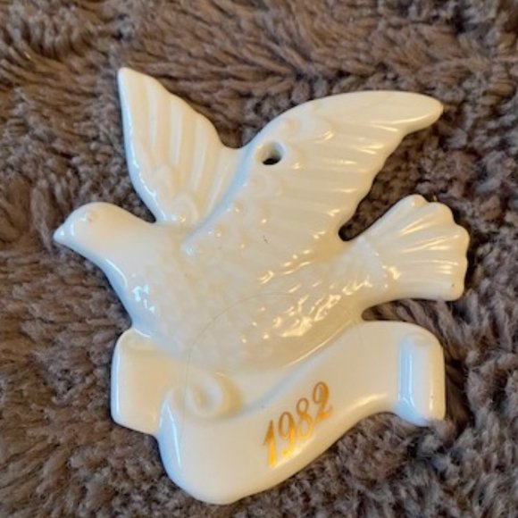 2/$40 Avon  Vintage 1982 Christmas Ornament Peace Dove - Picture 4 of 5
